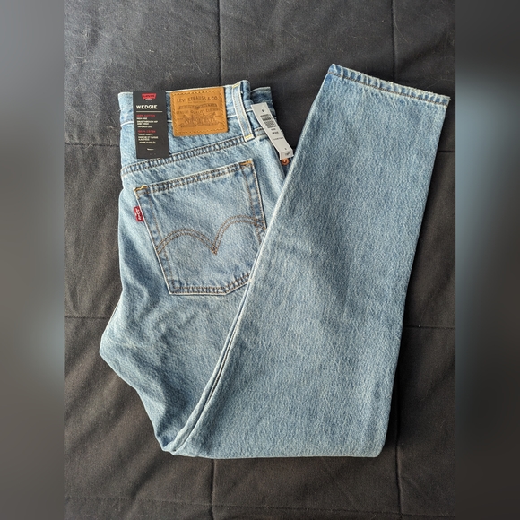 Levi's/Aritzia Wedgie Jeans Size 27 - Picture 3 of 6